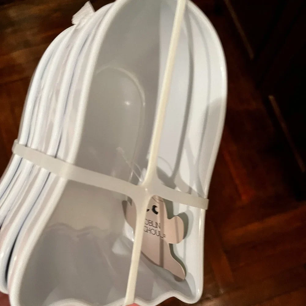 Salad Bowls / Cereal/ Snack Bowls  Set of 4 (Ghost Themed - Melamine) new / home
